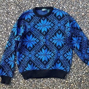 Vintage 80s Italy Wool Ski Snowflake Sweater M